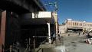 「北の玄関口」にふさわしい歌碑