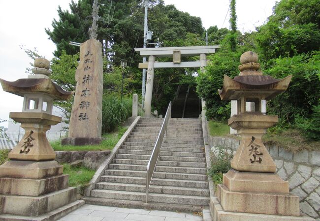 柿本人麻呂を祀る由緒ある神社