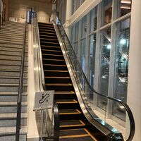 フロントむかうエレベーター