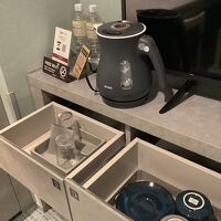 無料コーヒーはエレベーターホール近くの部屋にあり