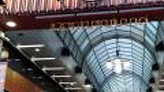 浅草寺・仲見世の１本 右側