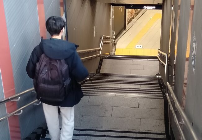 浅草駅の地下鉄入口は たくさんあります。