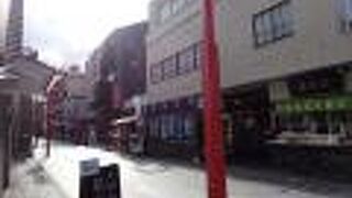 西新井大師の門前