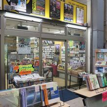 地元のレコード屋さん、久しぶりに目にしました