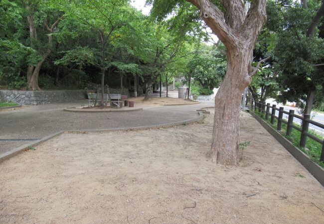 柿本神社のお隣