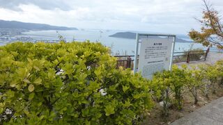 かわら投げをしている人も