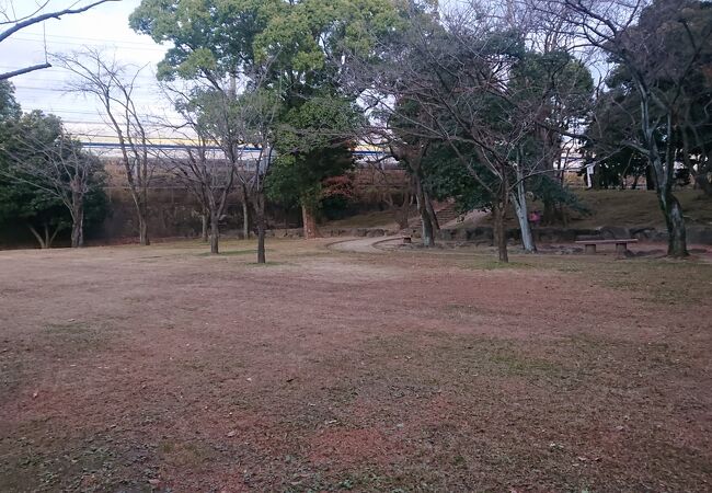 清洲古城跡公園の南側に立地する公園