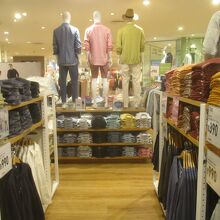 ユニクロ (セントラルワールド店)