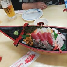 千ベロセットに刺身盛り合わせを注文。