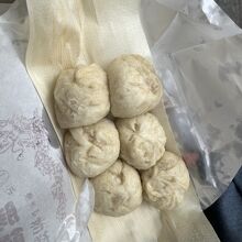 熱々の豚饅頭はとても美味しい