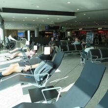 疲れていた私は、長椅子でちょっとうたたね。