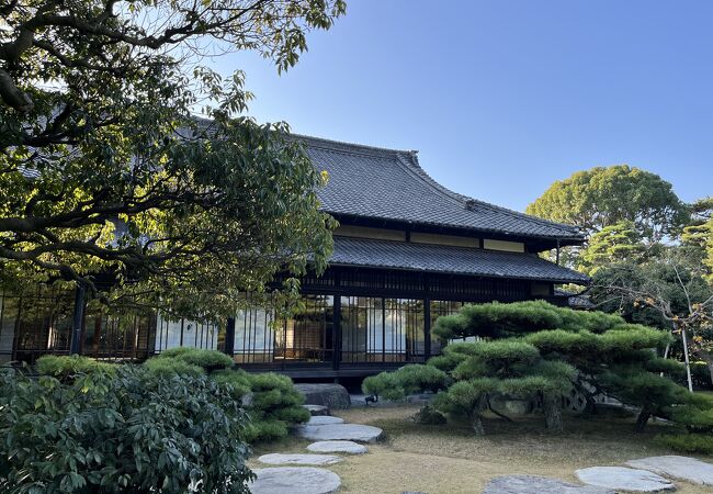 玉藻公園の入場料で散策できます