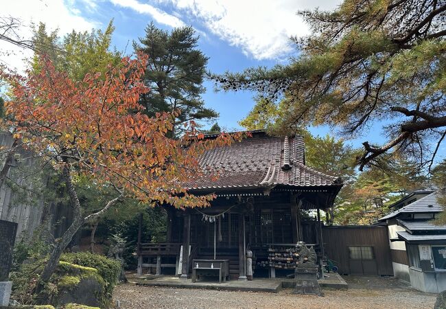 噴出した温泉を鎮めるために建立された