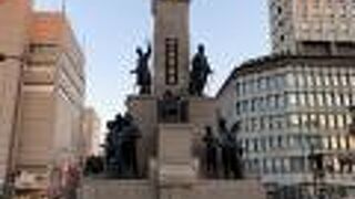 薩摩藩が鎖国中の禁を破りイギリスへ派遣した留学生一行の像