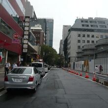 東京の中心的な場所ですが、八重洲仲通りの静かな雰囲気です。