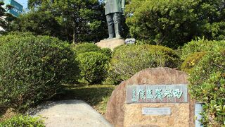 鹿児島市出身の彫刻家である安藤照氏の作（渋谷の”忠犬ハチ公”も氏の作）