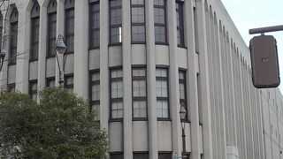 明治時代からの電信・電話機の変遷がよくわかります。