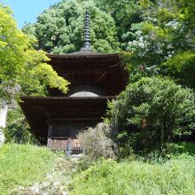 多宝塔。この向かいにも駐車場があります。