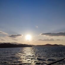 船から見た鳥羽湾の夕日