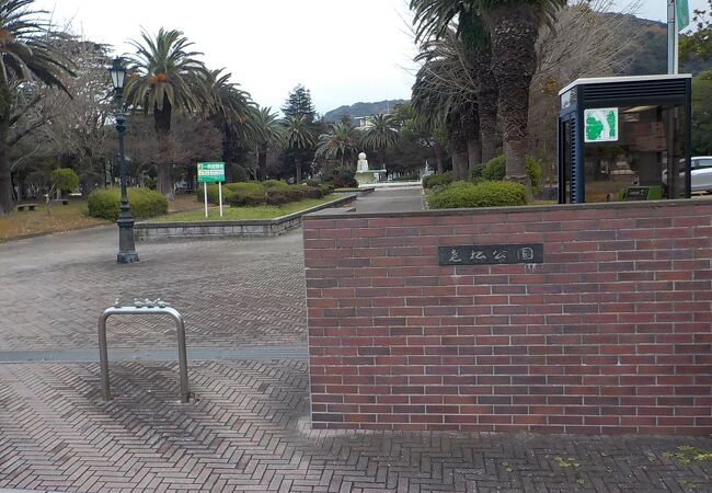 門司みなと祭の会場として利用されている歴史のある公園です。