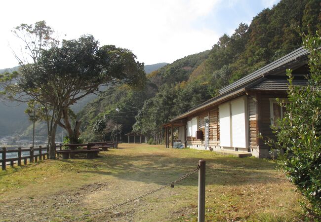 キャンプと海水浴を一緒に楽しむところでした。