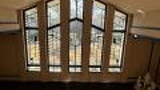 奇跡的に戦禍を逃れた建物