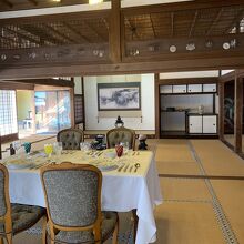 賓客をもてなす部屋。