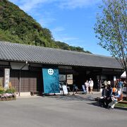 桜島を築山に、錦江湾を池に見立てた、贅沢な島津家の別邸