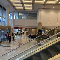 ホテルの玄関入った所のロビーです