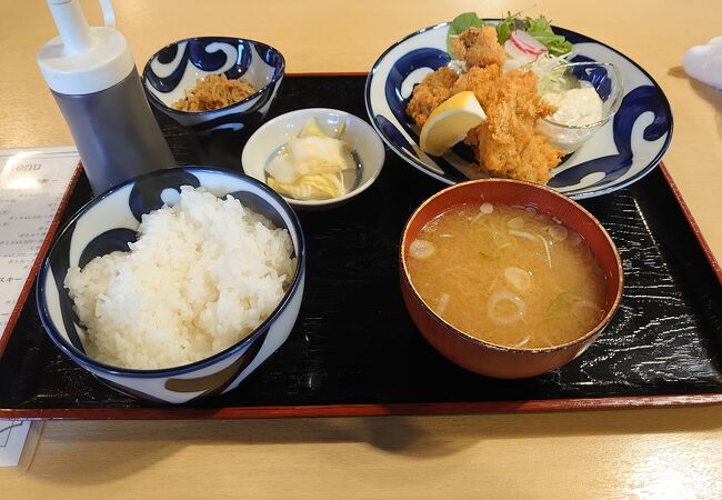 居酒屋ですが、昼のランチも混んでました。