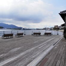 ちょっと洒落た雰囲気の中で