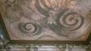 松崎町文化財指定の八方にらみの龍が展示