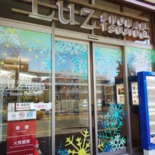 12月ってことで入口ドアに雪の結晶