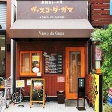 カレーショップらしい雰囲気です