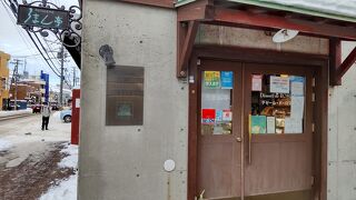 ケーキから焼き菓子までそろってます