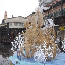 あちこちにクリスマスの飾り付けが！