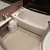 お風呂がバスタブと洗い場が別。トイレとも独立型です