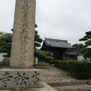 宮本武蔵作といわれる庭園がある