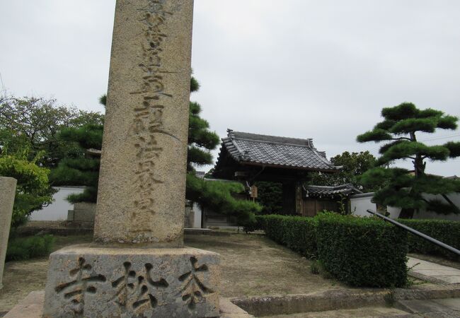 宮本武蔵作といわれる庭園がある