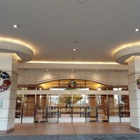 宴会場エントランス・・レインボーバス停留所側