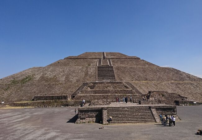テオティワカンで一番大きなピラミッド