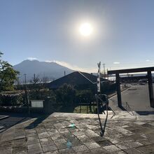 神社から桜島が綺麗です。