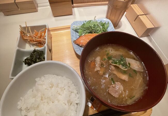 食べる所がなくて仕方なく