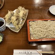 行列のできる蕎麦屋