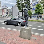 札幌駅前通にある彫刻像