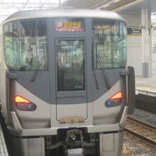 大阪都心部へは快速運行で直結しています