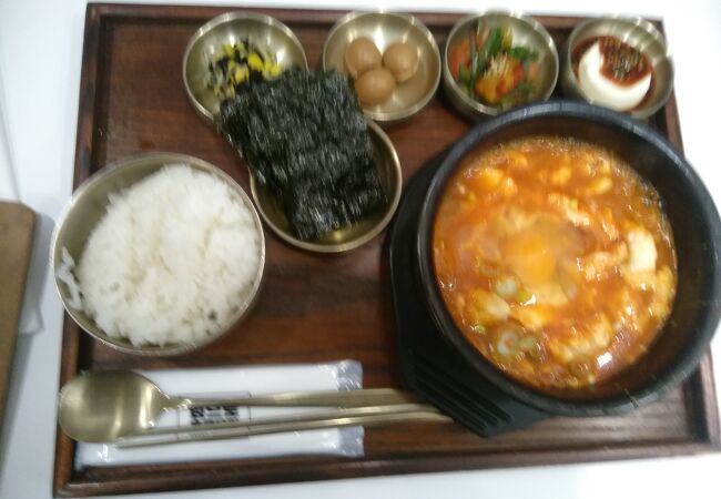 韓国料理店です。