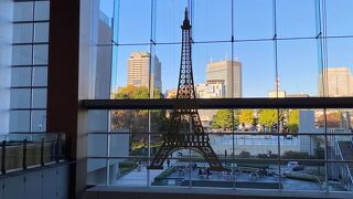 エッフェル塔が浮かんでいました