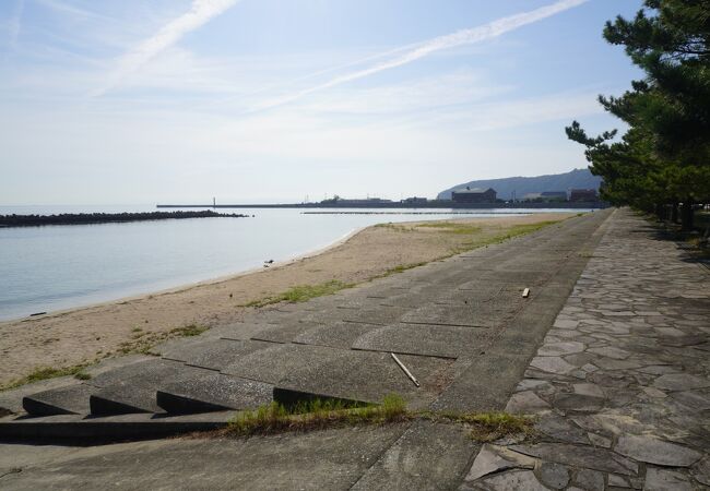 もう海水浴場としては閉鎖されて使われてはいないよう