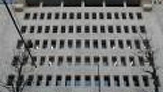 大ホールもある立派なビル